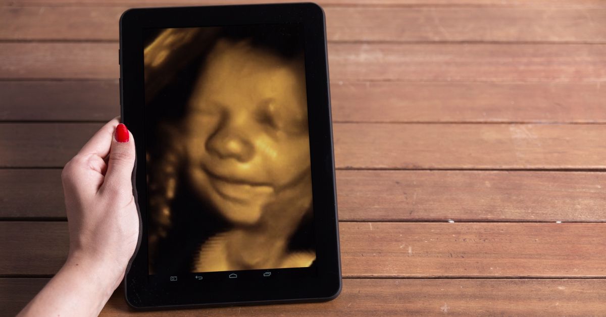 UZ slika bebe na tabletu