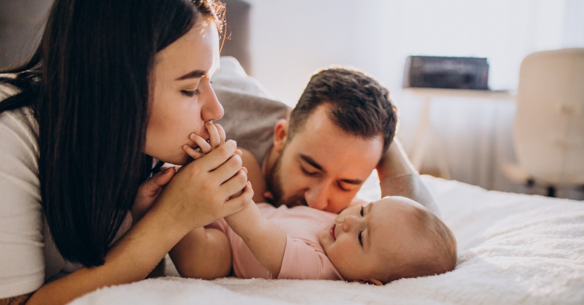 Mama, tata i beba porodica
