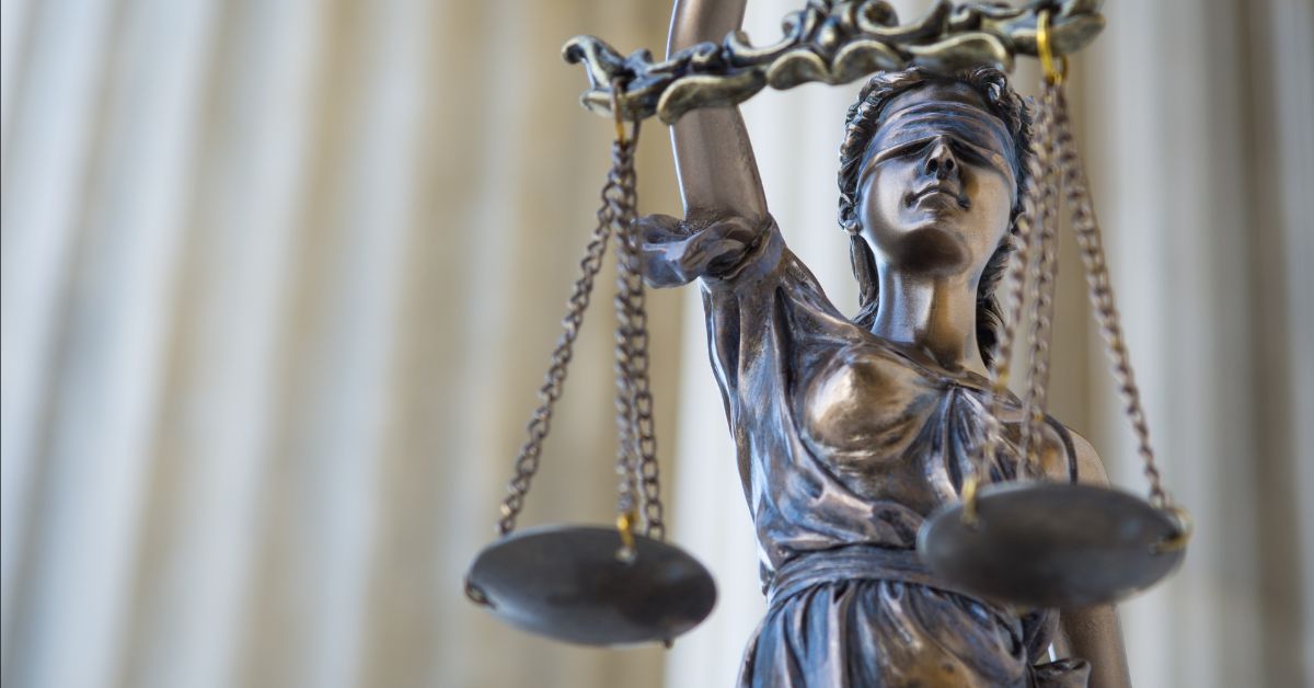 Statua justicije sa vagom pravde