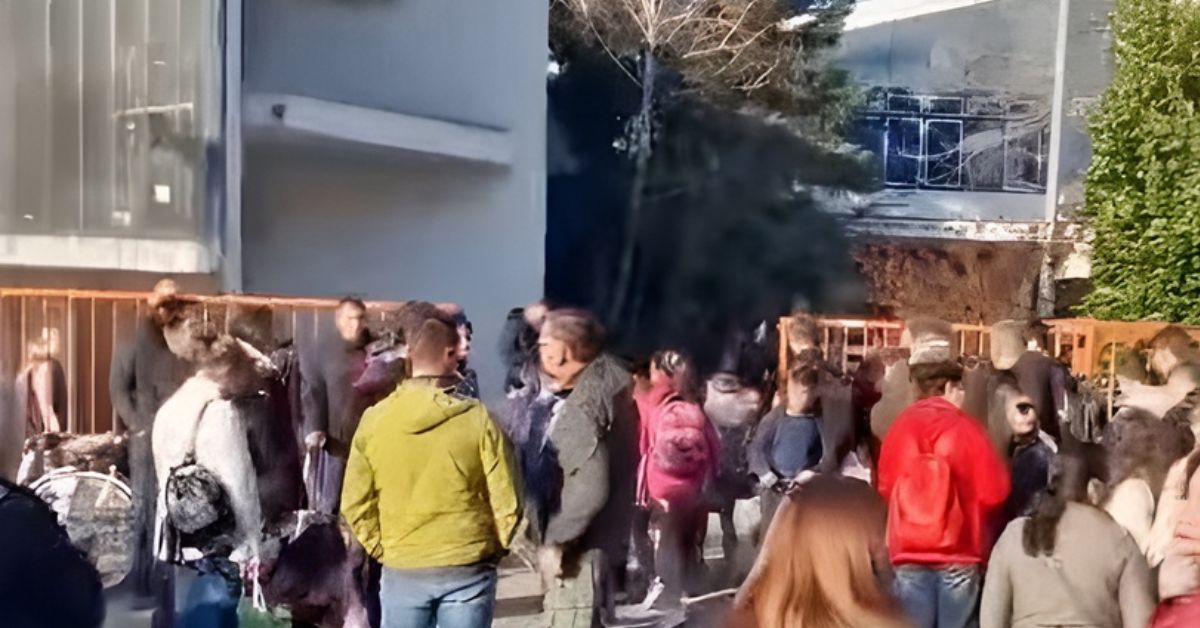 Roditelji protest ispred OŠ "Prva vojvođanska brigada"