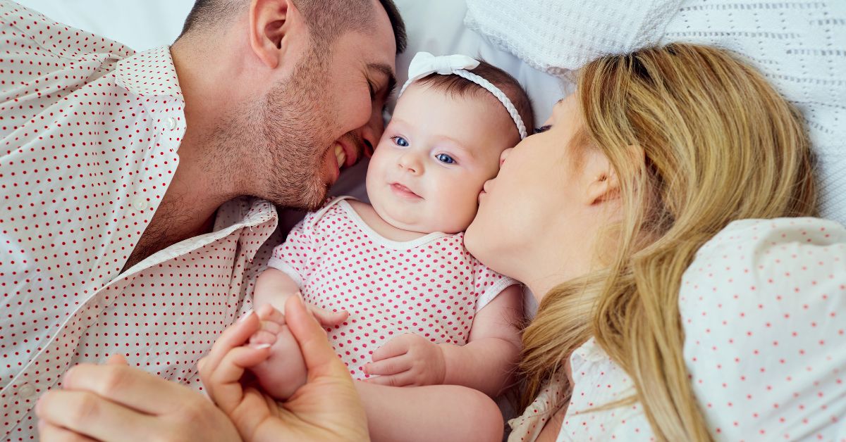 mama, tata i beba porodica